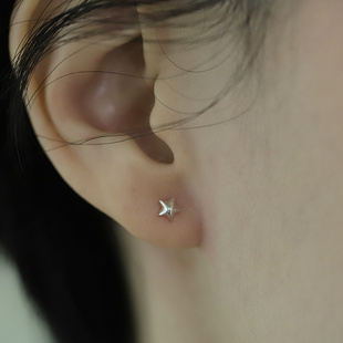 AMP JAPAN金字塔型925银小巧精致手工制星星耳钉耳扣16AJK-525