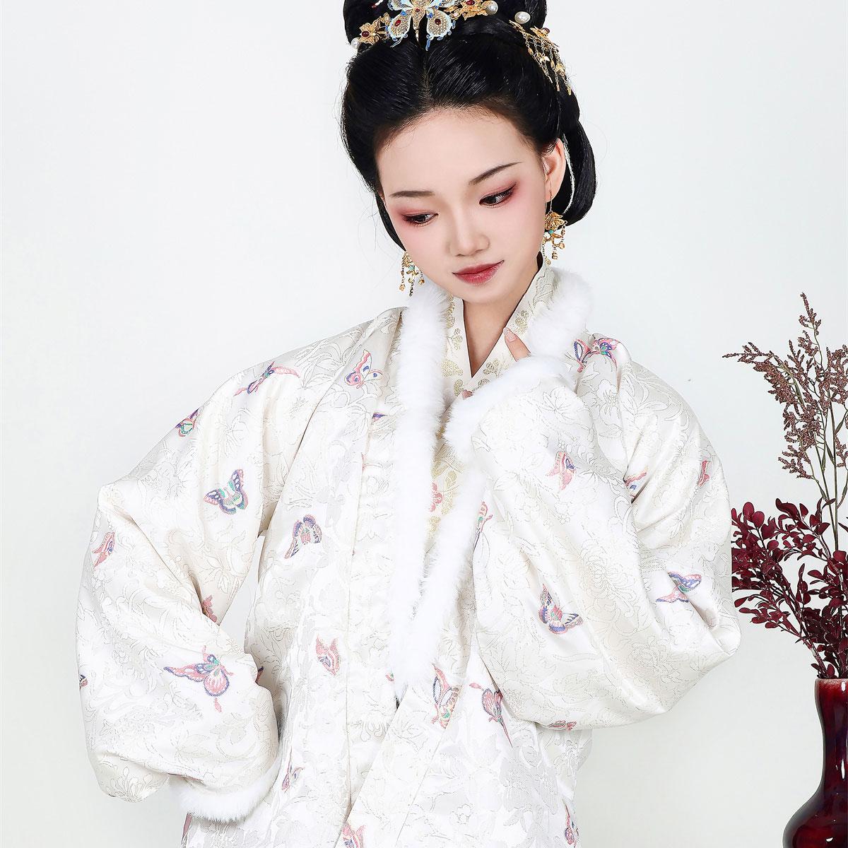 小福蝶丨簪花阁汉服定制丨浅交领上衣提花织金秋冬季款保暖短披袄