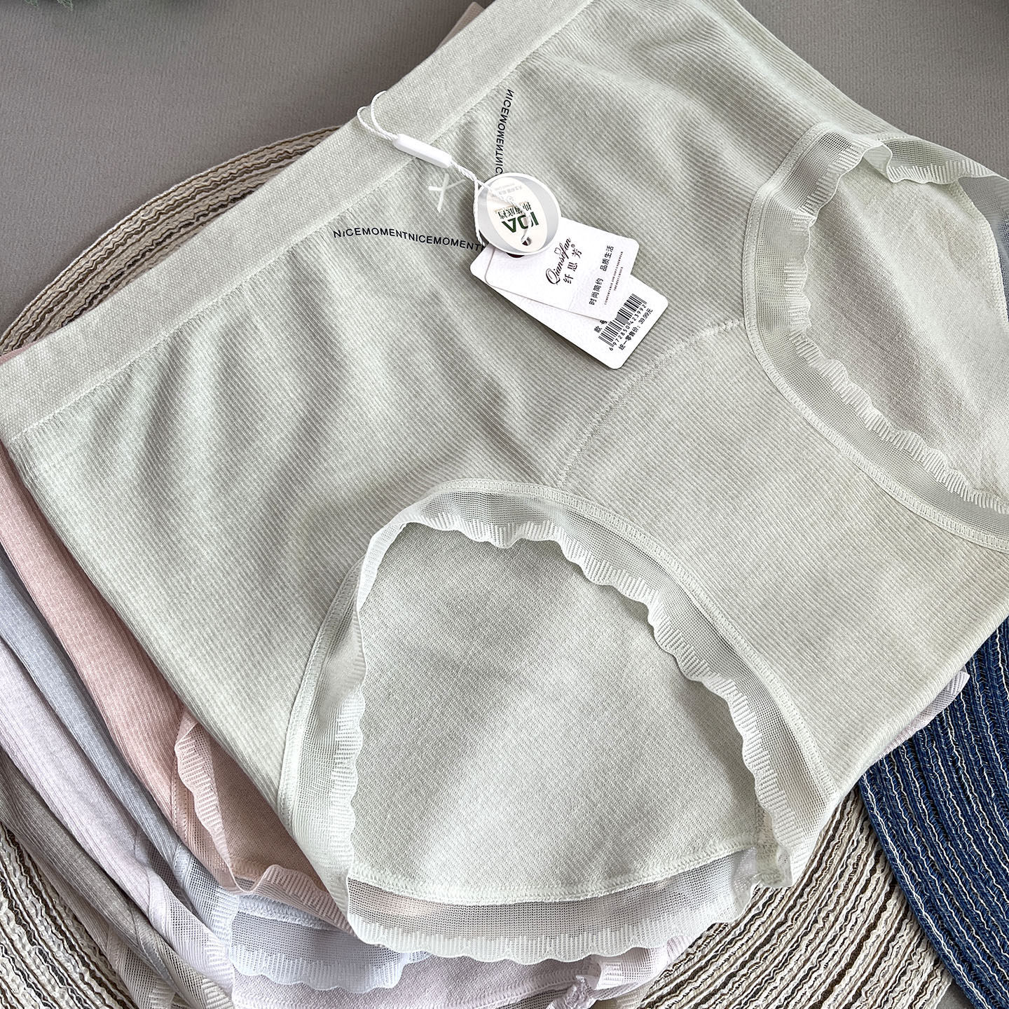 "别爱得太满别睡得太晚"【纤思芳】3399新款莫代尔无痕高弹内裤女