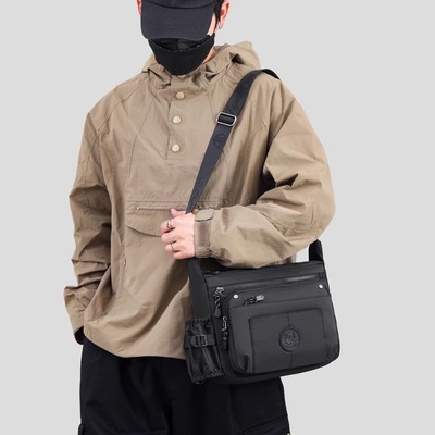 大容量男士防水耐磨斜挎包
