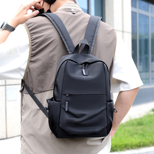 双肩包男款小型徒步旅行登山包学生书包外出旅游休闲轻便小背包