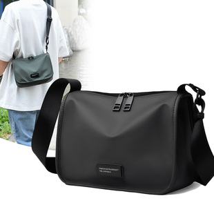 2026新款斜挎包男简约设计男士单肩包防水牛津布小背包通勤ipad包