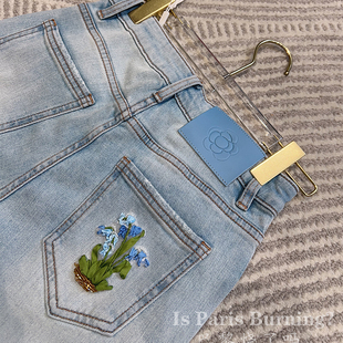 穿过我家牛仔裤，不会看上别家一眼！植物兰花蓝色直筒牛仔裤女