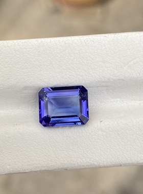长方形坦桑石颜色4A全净体 3.715ct8x10x4.5mm 自然光线下拍图