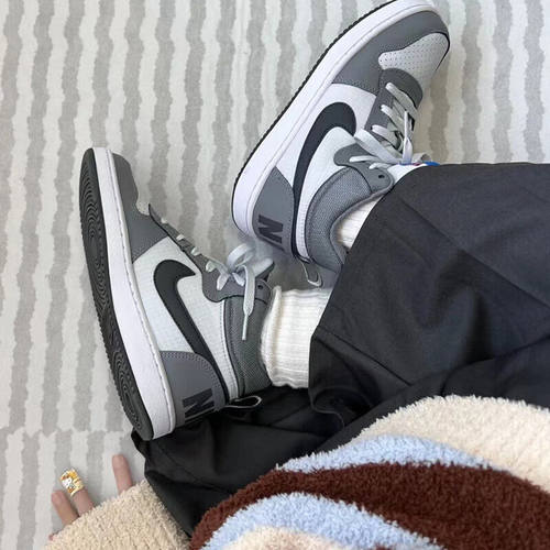 Nike耐克女鞋CourtMid影子灰复古AJ中帮运动鞋休闲板鞋839977-009