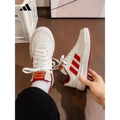 阿迪达斯adidas女百搭轻便经典复古板鞋户外时尚马年休闲鞋KI1502