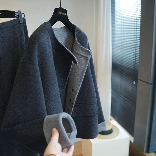 虫小小 轻奢羊绒羊毛撞色双面呢短款大衣女毛呢外套上衣秋冬A71K