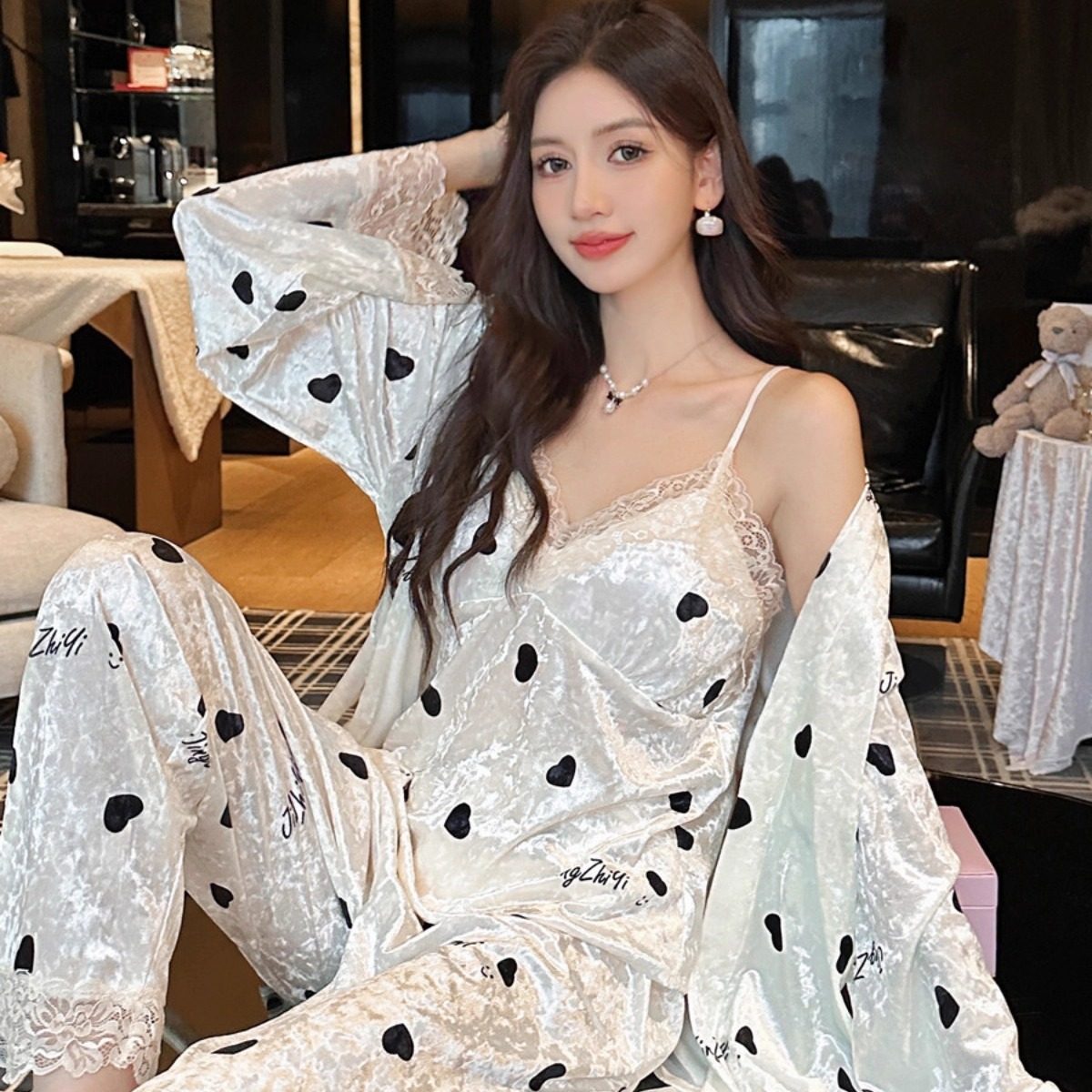 睡衣女款金丝绒春秋2025新款带胸垫三件套装秋冬季性感加厚家居服