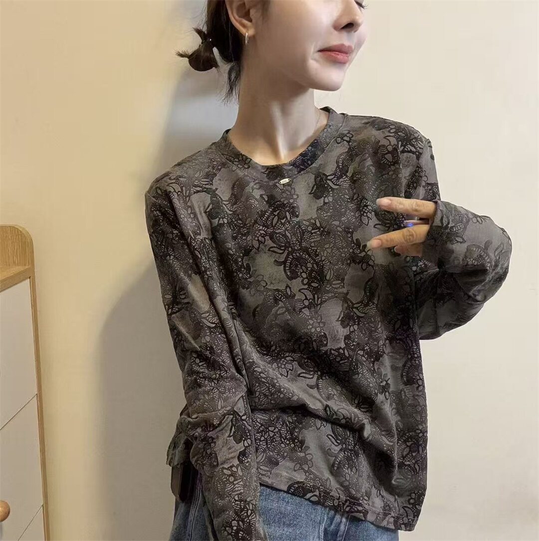 2026春季新款蕾丝印花长袖T恤女通勤宽松显瘦百搭打底衫上衣31277