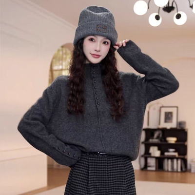 冬季新款灰色半高领纽扣毛衣女
