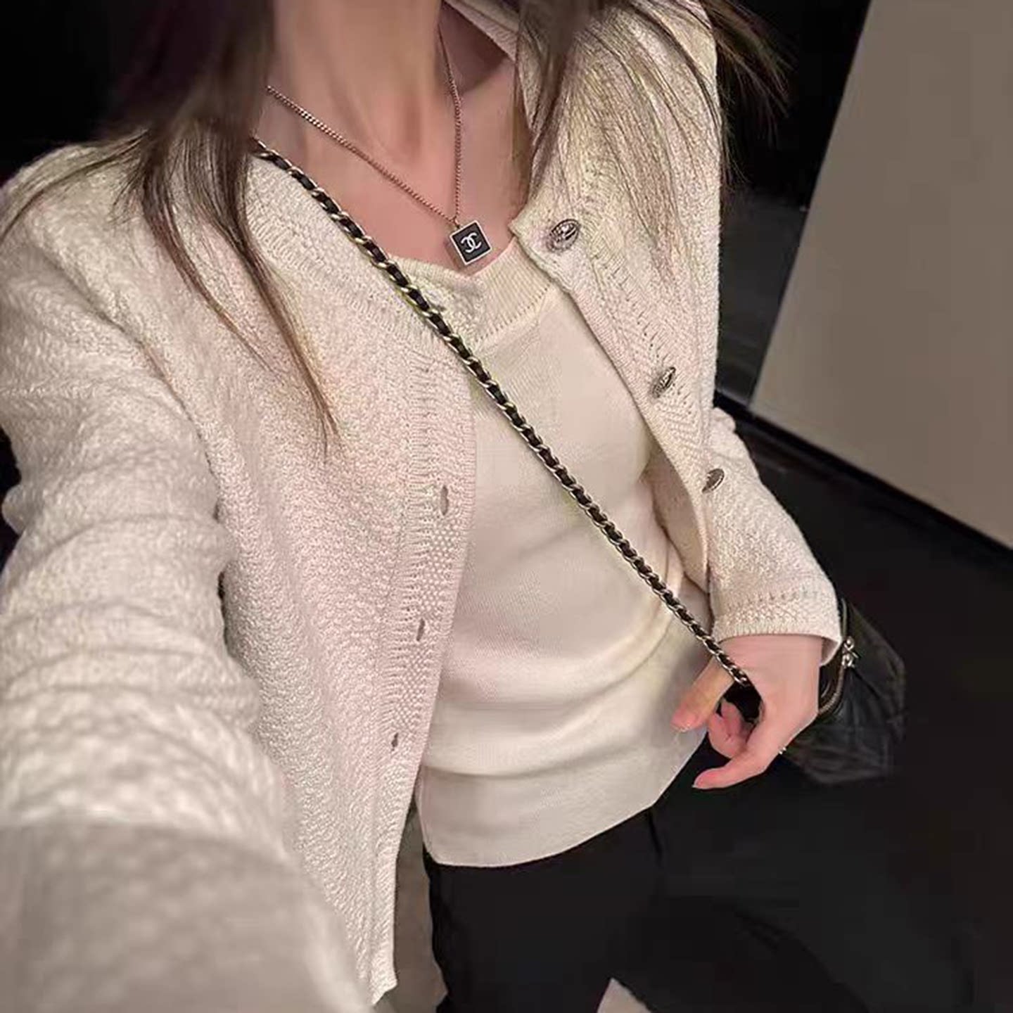 高级感小香风圆领纽扣针织衫女图片