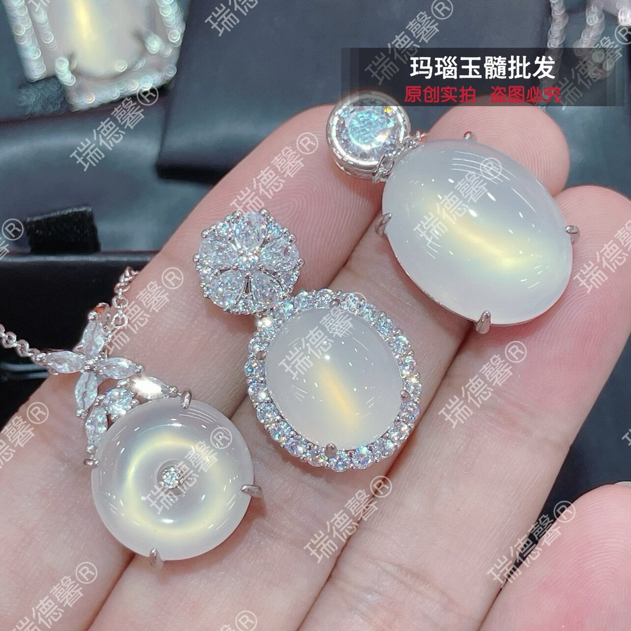 冰种玉髓吊坠女白玛瑙玉平安扣坠子小鸽子蛋挂坠网红博主推荐项链