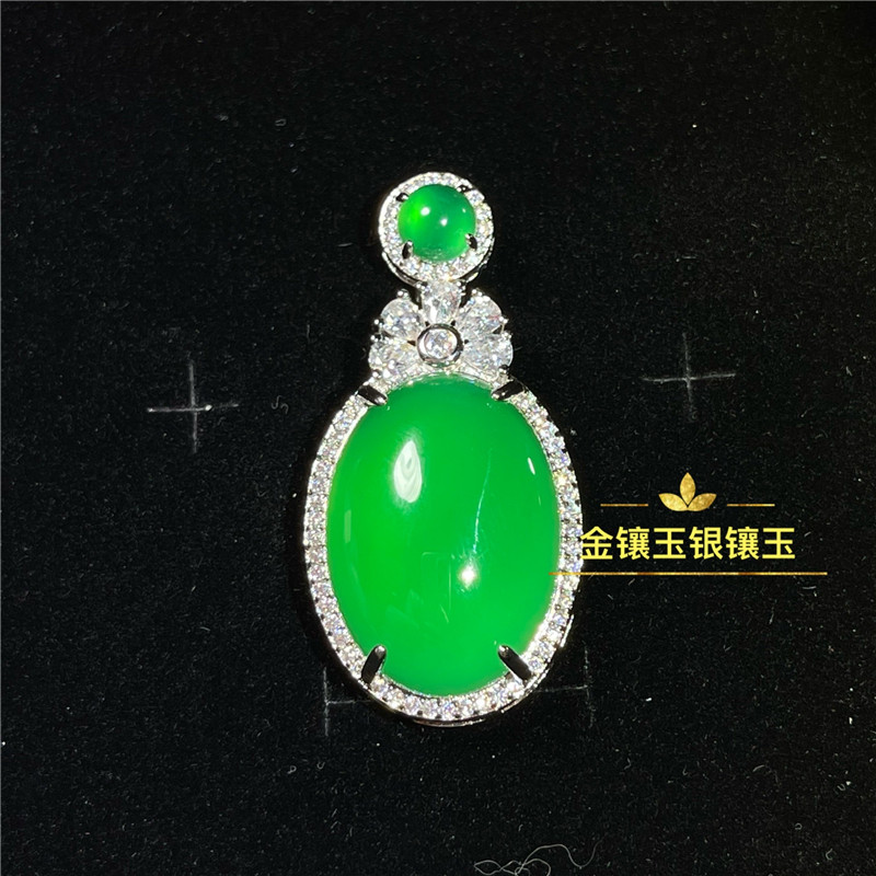 绿玉髓镶嵌冰种鸽子蛋玛瑙吊坠