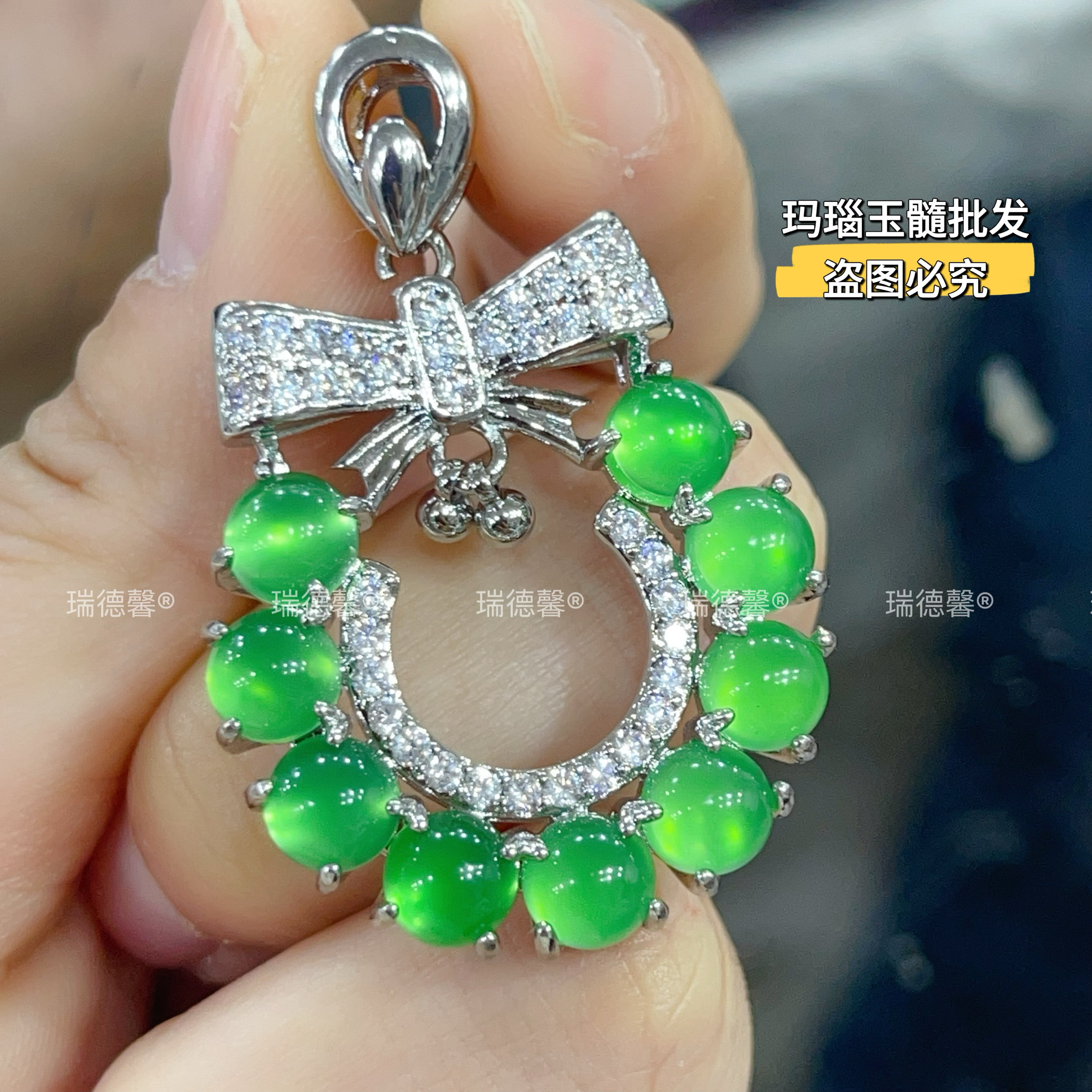 冰种帝王绿玉髓吊坠女蝴蝶结翡翠色玛瑙玉项链新中式锁骨链圆形坠