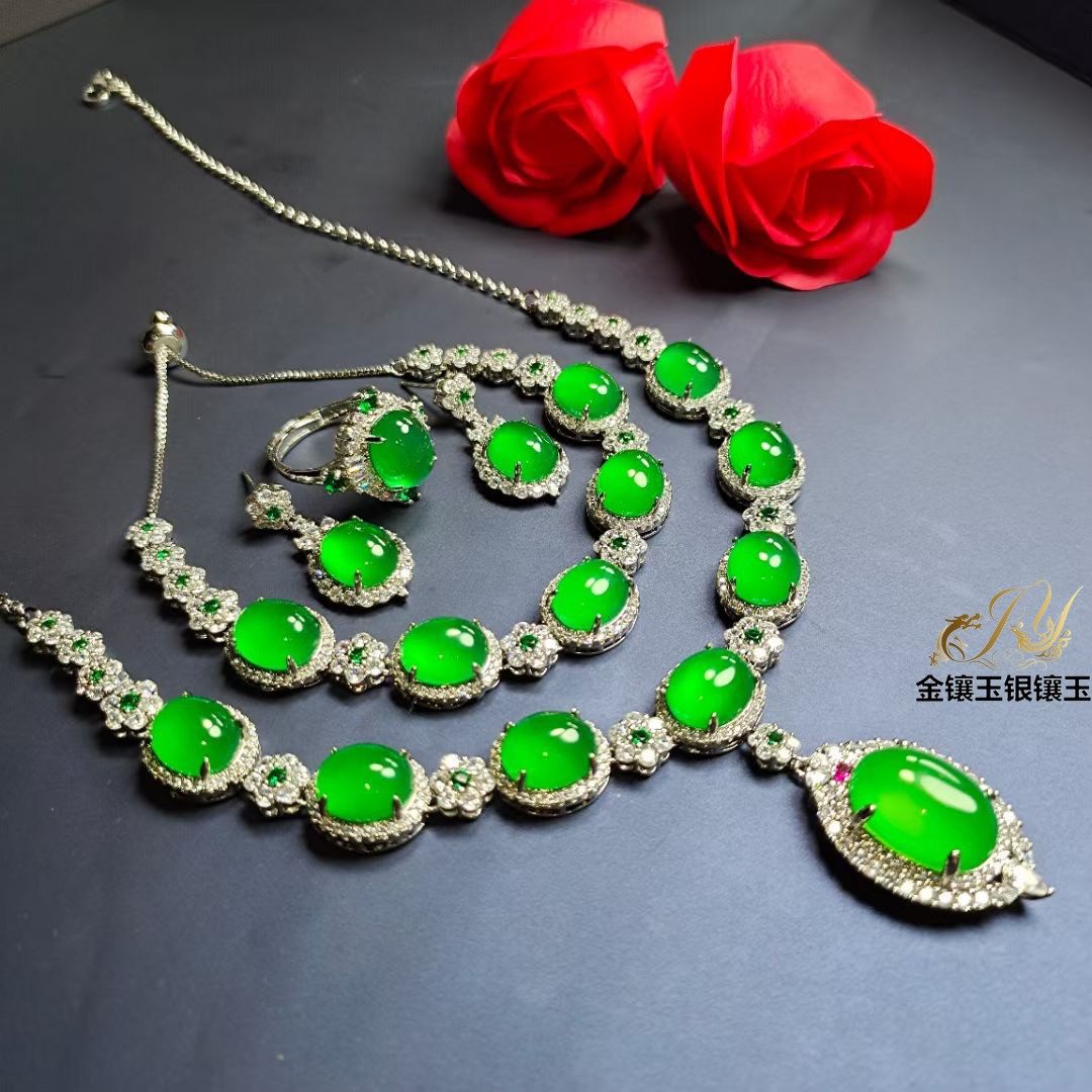 冰种阳绿玉髓镀银镶嵌四件套戒指帝王绿翡翠色玉吊坠项链耳钉手链