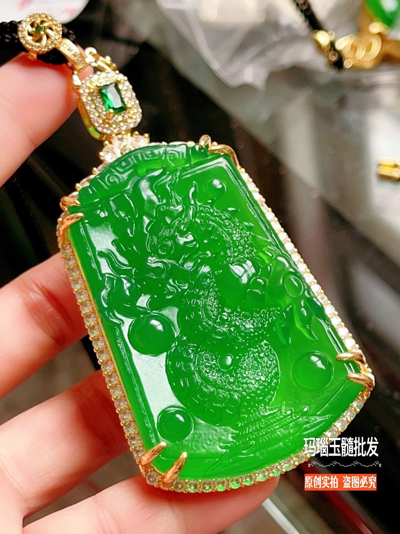 帝王绿玉髓龙牌吊坠男女项链翡翠色玛瑙生肖龙玉佩挂件本命毛衣链