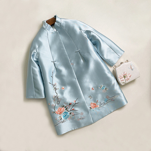 早春新款  新中式复古刺绣花宽松挺括版中长款立领对襟上衣外套女