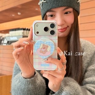 S26 A55磨砂A52 Note20 A56 S21fe新款 A73 S22手机壳A25 A17 A34 S24 格纹爱心小熊磁吸支架适用三星S25ultra