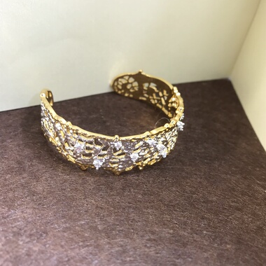 向卉意大利中古合金双金工艺熔岩宽版镂空开口手镯