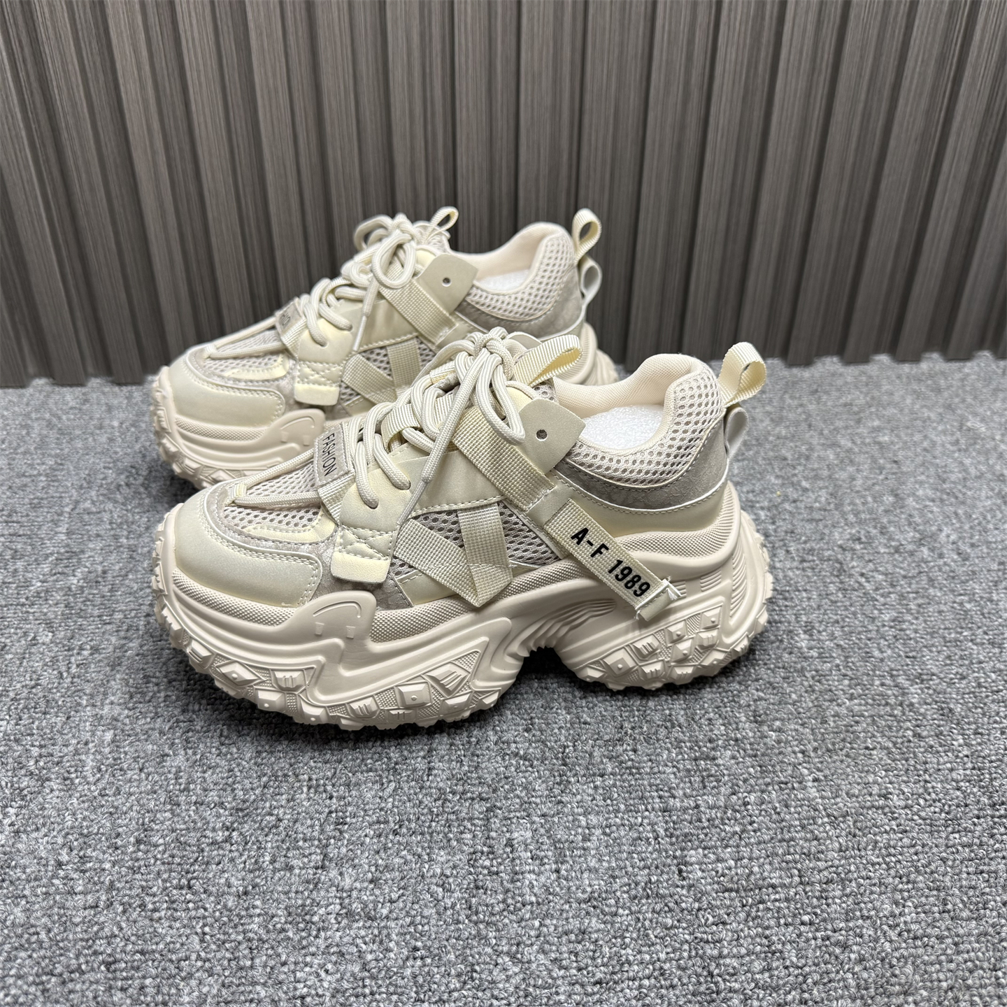 秋季新款真皮拼接网布老爹鞋