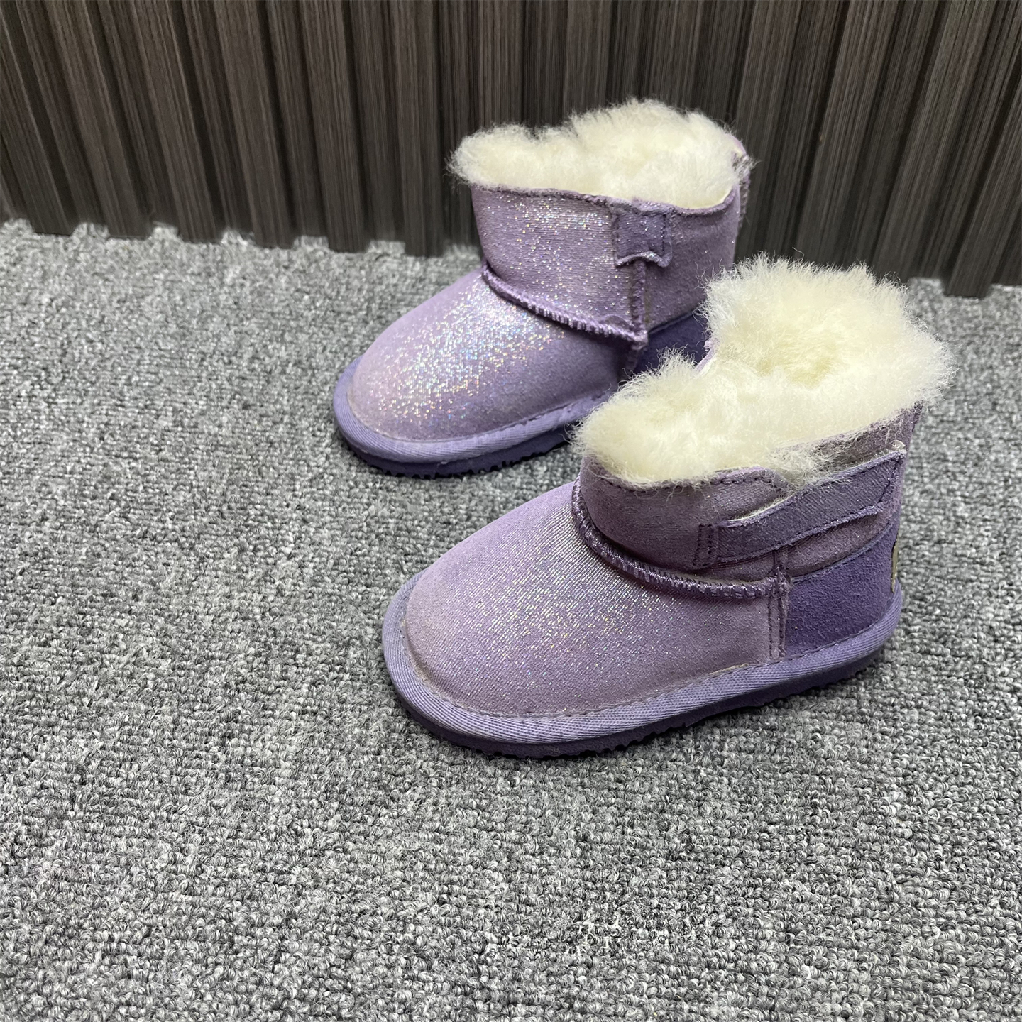 断码处理女童真皮羊毛筒雪地靴冬季新款套脚女宝时尚加厚百搭棉鞋