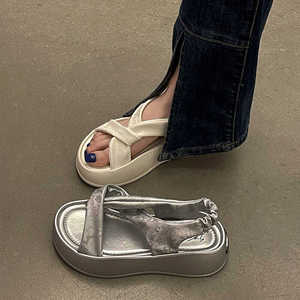 新中式国风银色厚底罗马凉鞋女款夏季2024新款法式小众泰国沙滩鞋