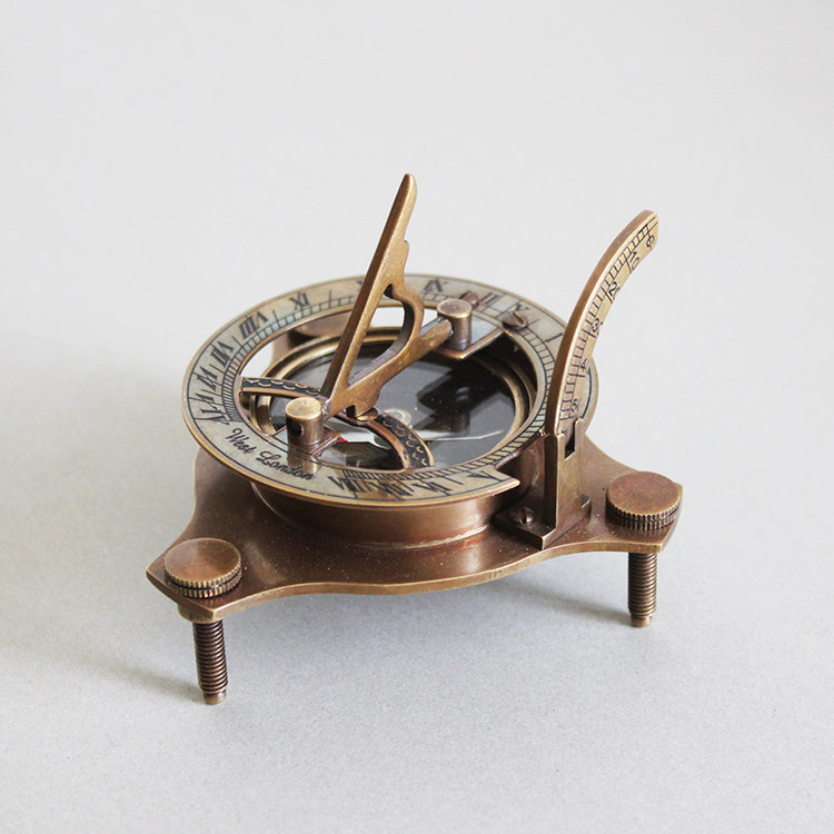 北欧美式印度进口黄铜航海日晷带指南针罗盘航海复古装饰摆件设计