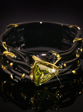 欧美指环双色三角橄榄绿锆石戒指欧美个性气质男女