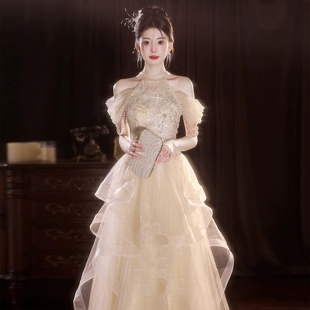 出租香槟色挂脖流苏晚礼服主持成人礼轻婚纱高端晨袍女敬酒服订婚