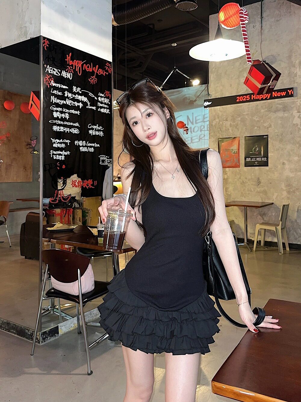 辣妹收腰显瘦吊带连衣裙女夏季别致chic荷叶边少女甜美短款蛋糕裙