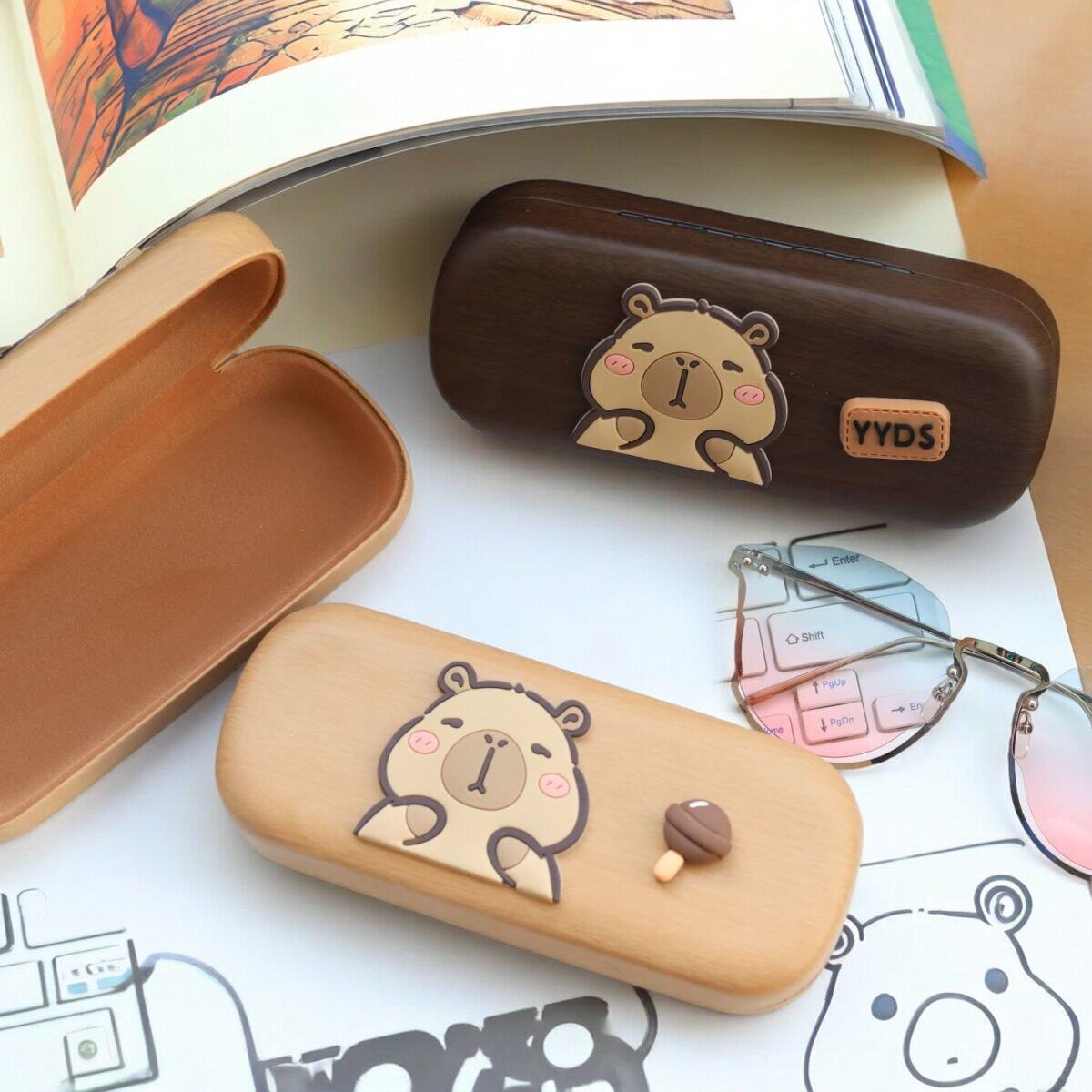 卡皮巴拉可爱框架近视眼镜盒学生便携防压防摔仿木纹墨镜太阳镜盒