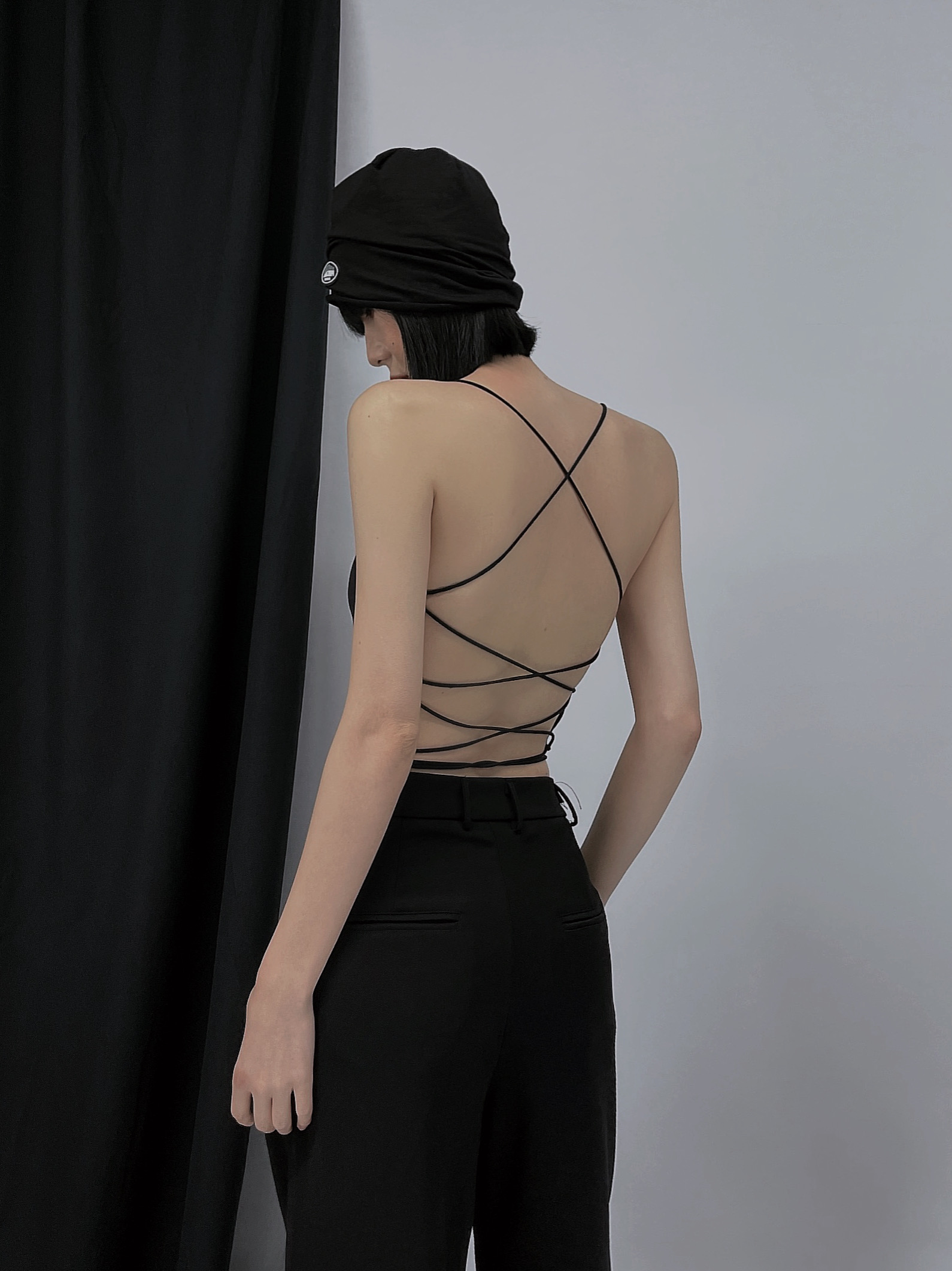 百搭风露背吊带背心性感