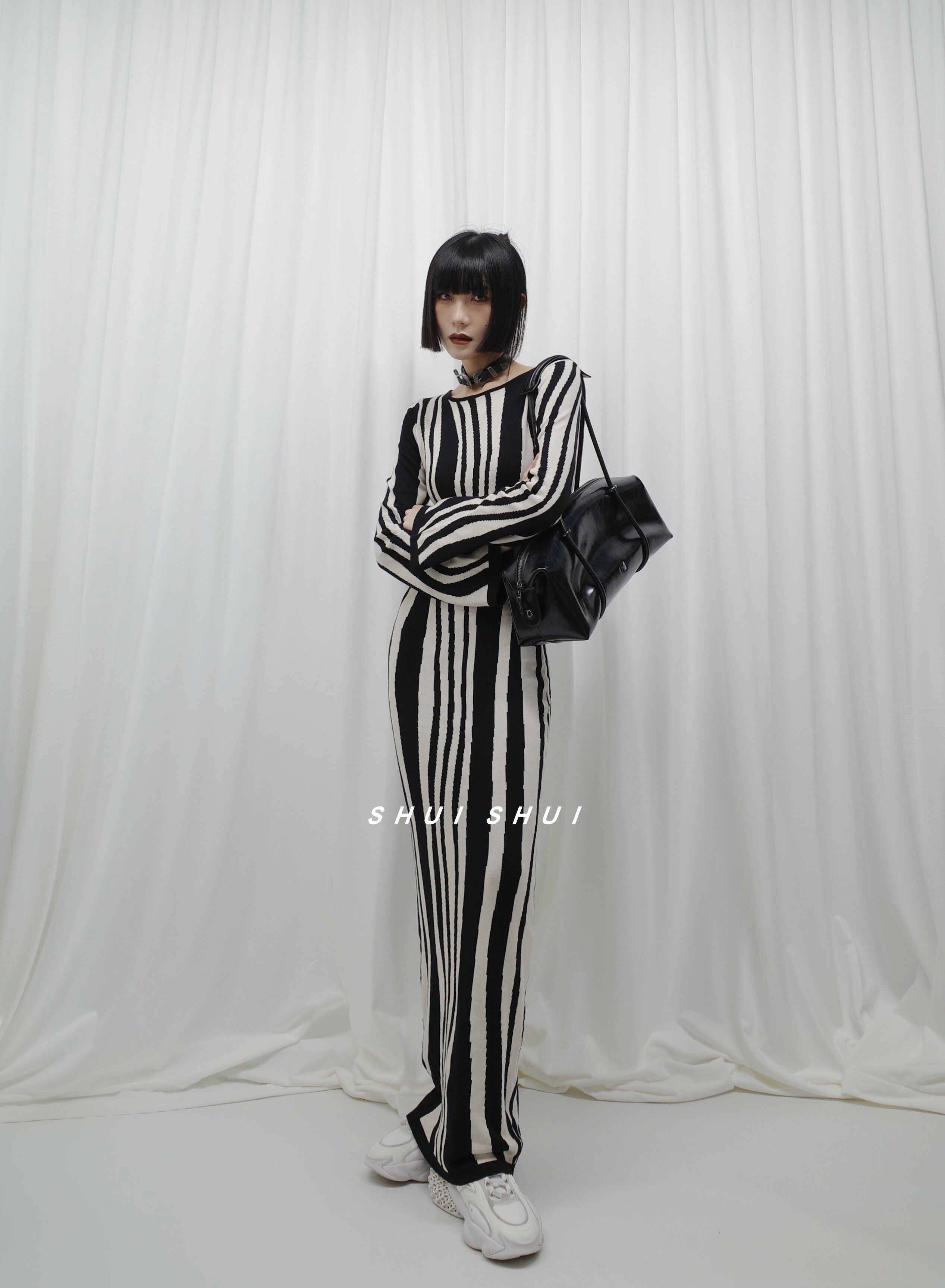 SHUISHUI 气质竖条纹针织连衣裙女2023秋冬新款欧美包臀修身长裙