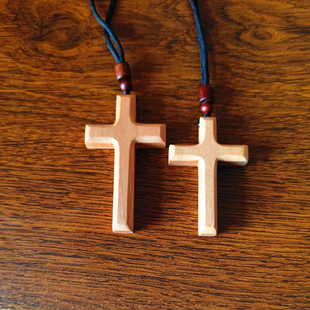 手工磨边雕刻桃木十字架吊坠项链男女情侣饰品长款毛衣链挂件简约