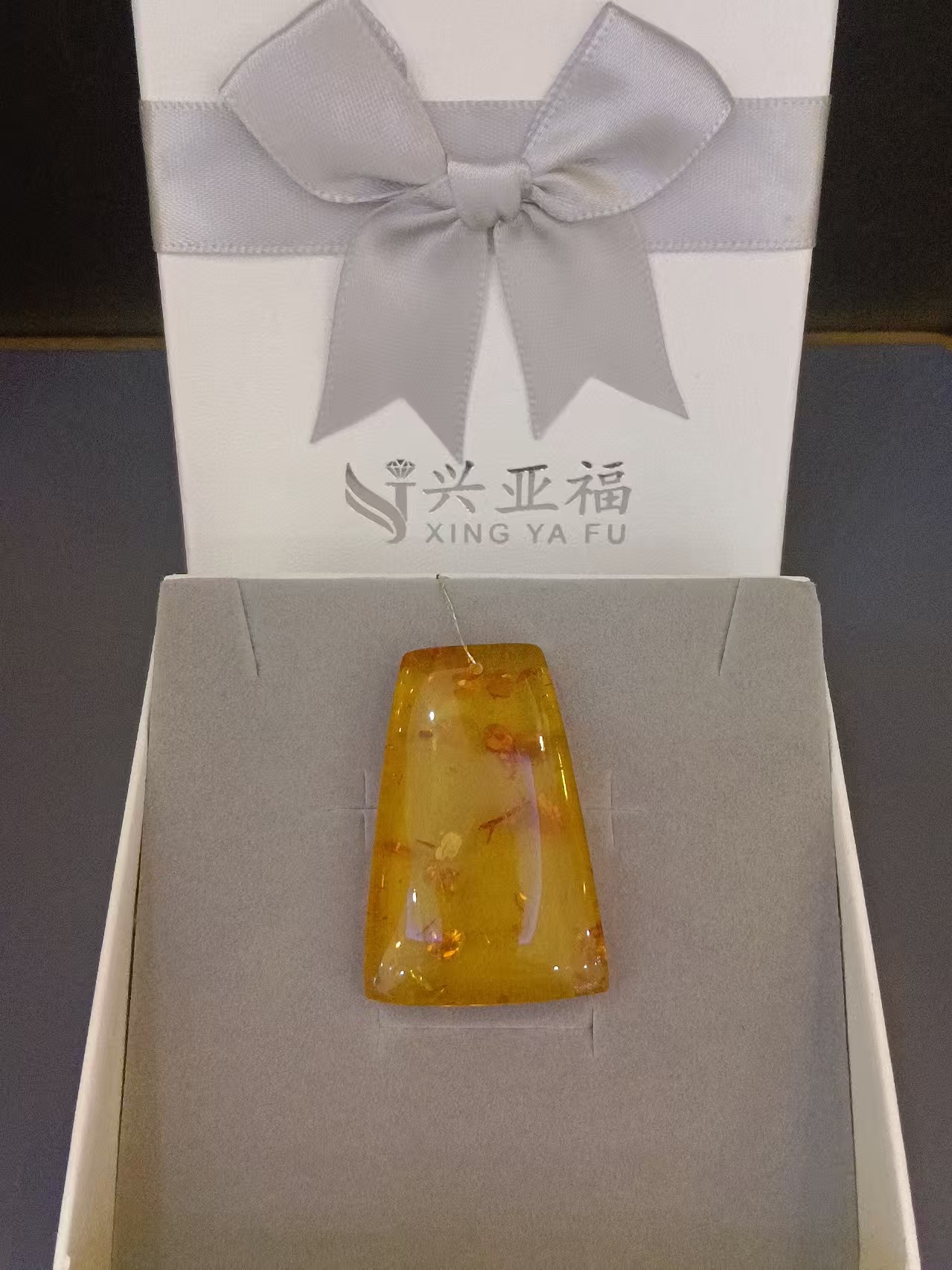 琥珀挂坠