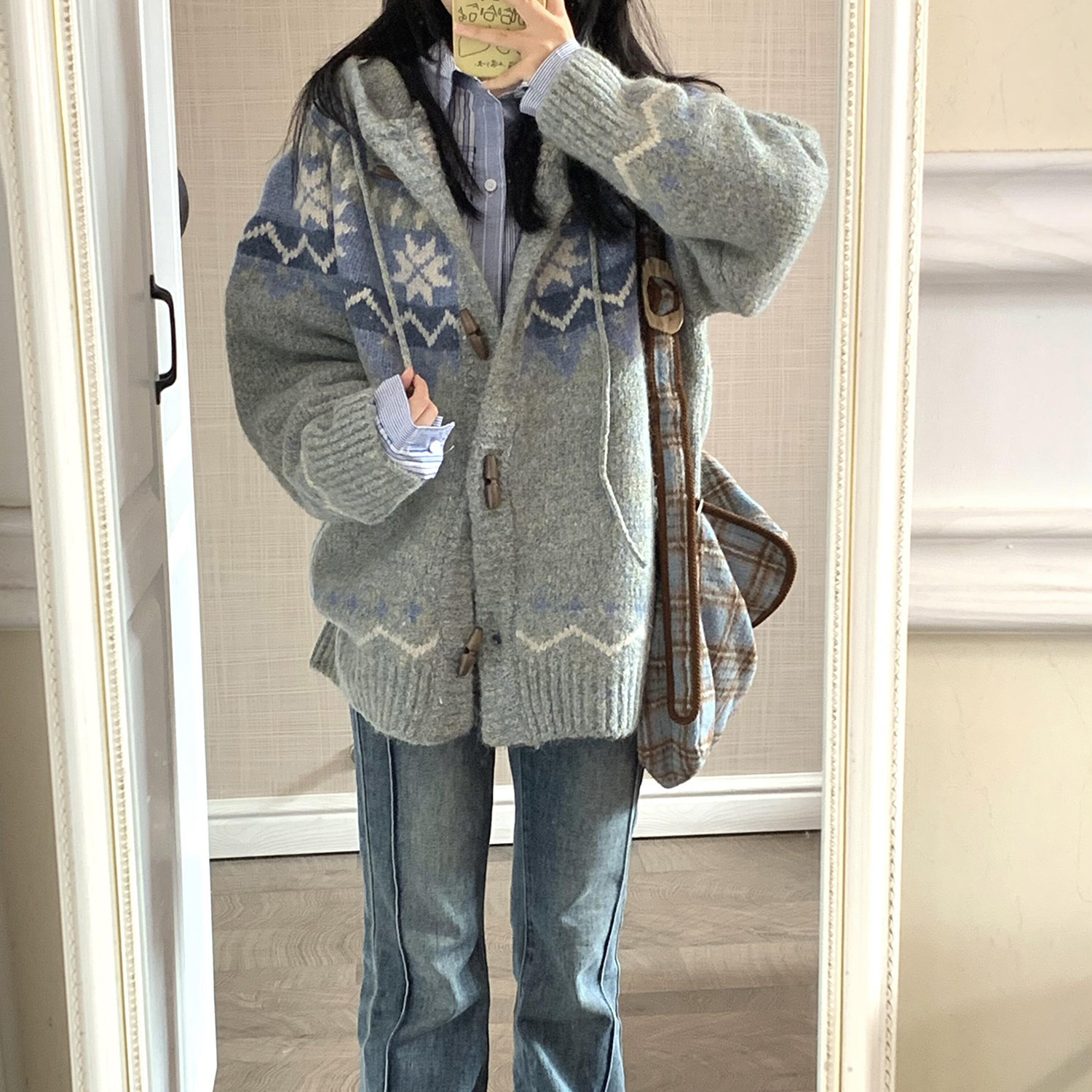 费尔岛毛衣外套女秋冬新款软糯休闲百搭牛角扣复古宽松针织开衫潮