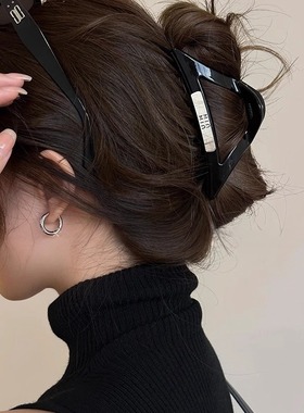 金标黑色三角抓夹女高级感发夹2024新款后脑勺鲨鱼夹大号夹子头饰