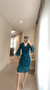 2025夏新款绿色豹纹印花修身显瘦长袖短款连衣裙一片式裹身裙