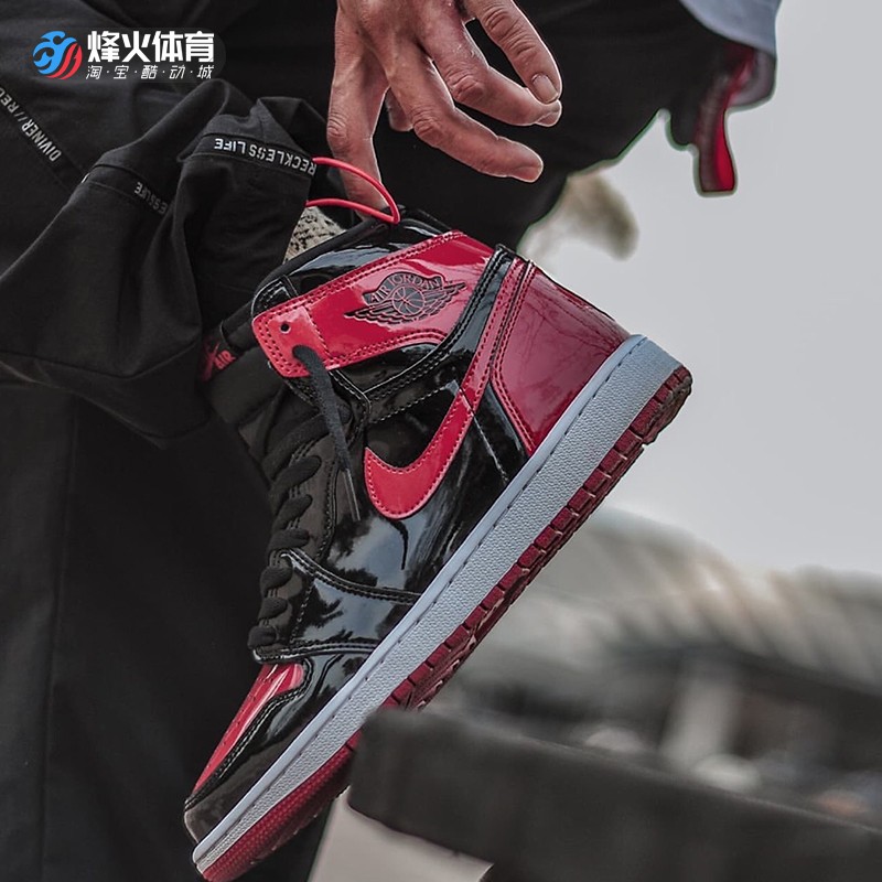 AirJordanAJ1黑红禁穿篮球鞋