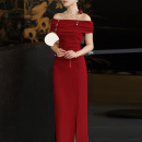 鹿与玫瑰法式 显瘦订婚礼服敬酒服 复古红色一字肩连衣裙女气质修身