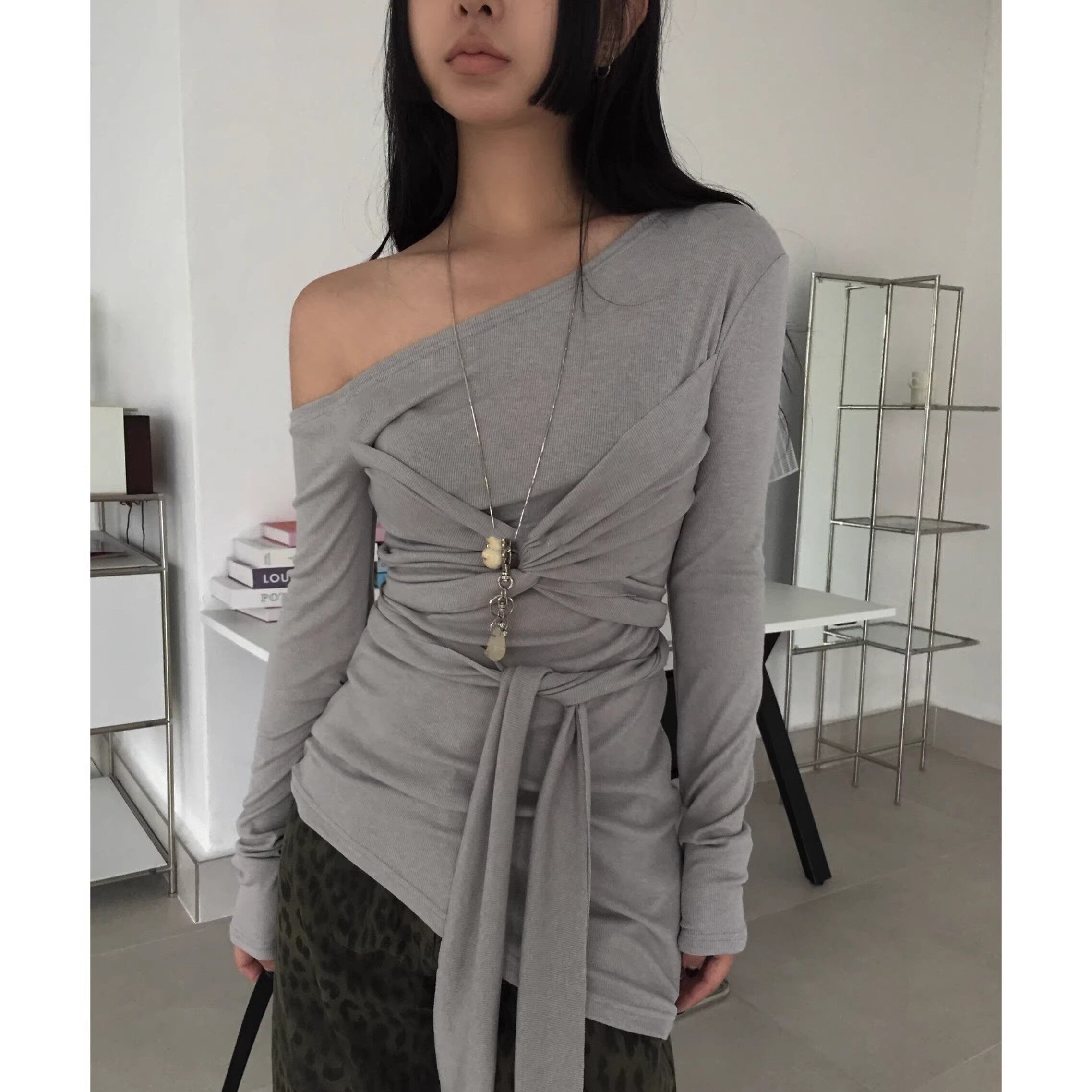 Exclusive type 韩国小众街头辣妹绑带大势漏肩设计修身长袖t恤女
