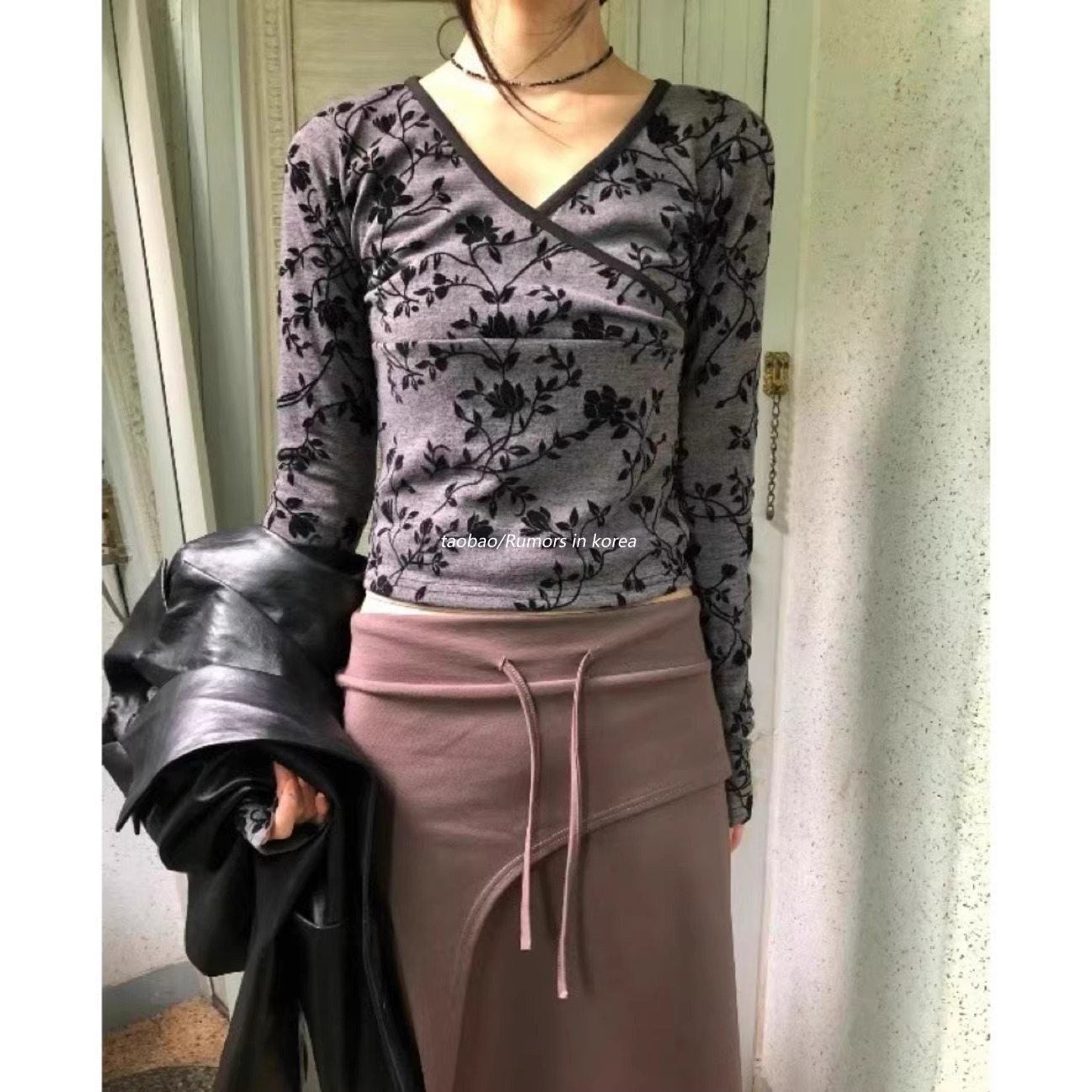 花朵印花交叉V领修身长袖T恤上衣