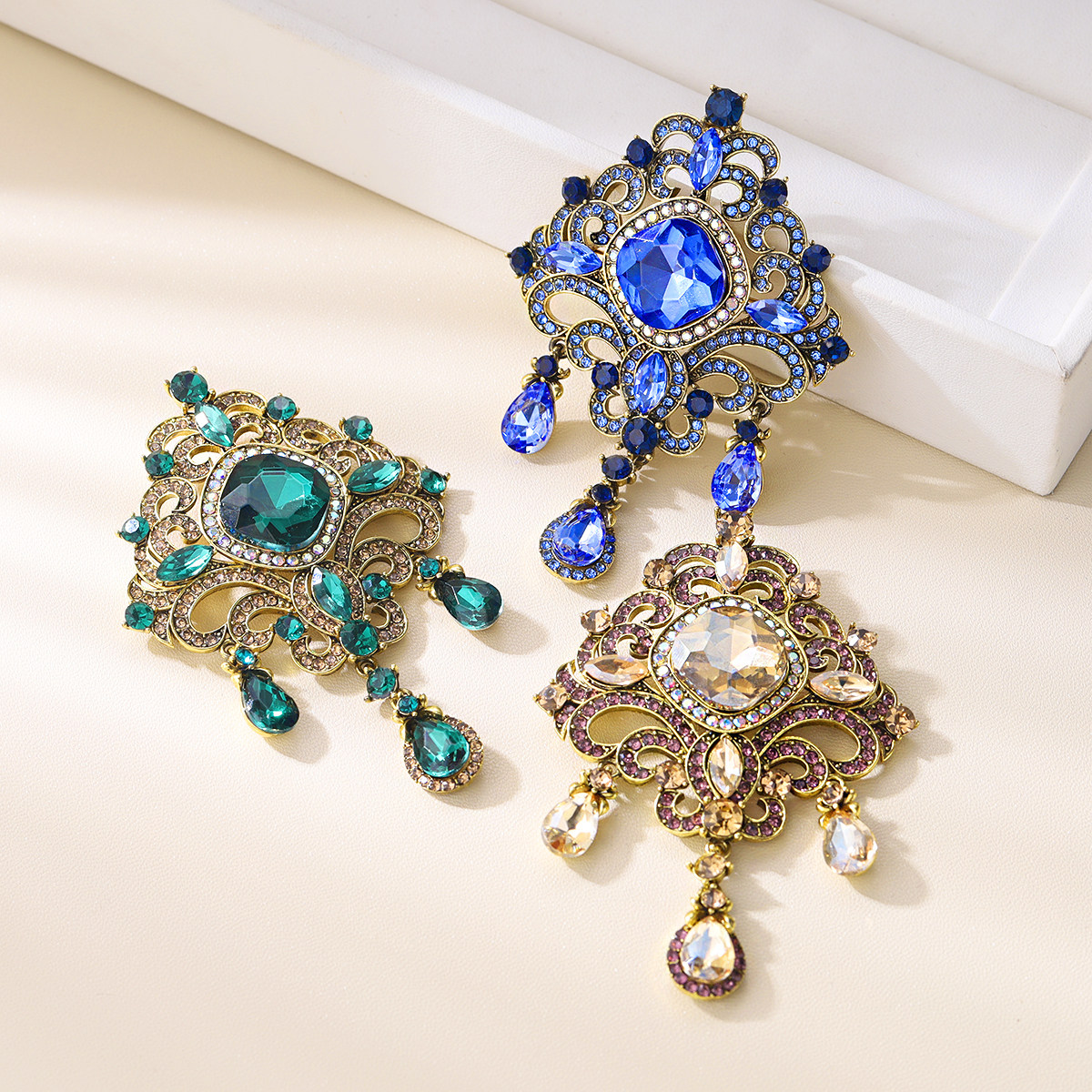 新款奢华复古宫廷风玻璃吊坠胸针跨境热销气质高级感西装大衣胸花,饰品/流行首饰/时尚饰品新,胸针,淘宝优惠券,粉丝福利购,淘宝优惠卷