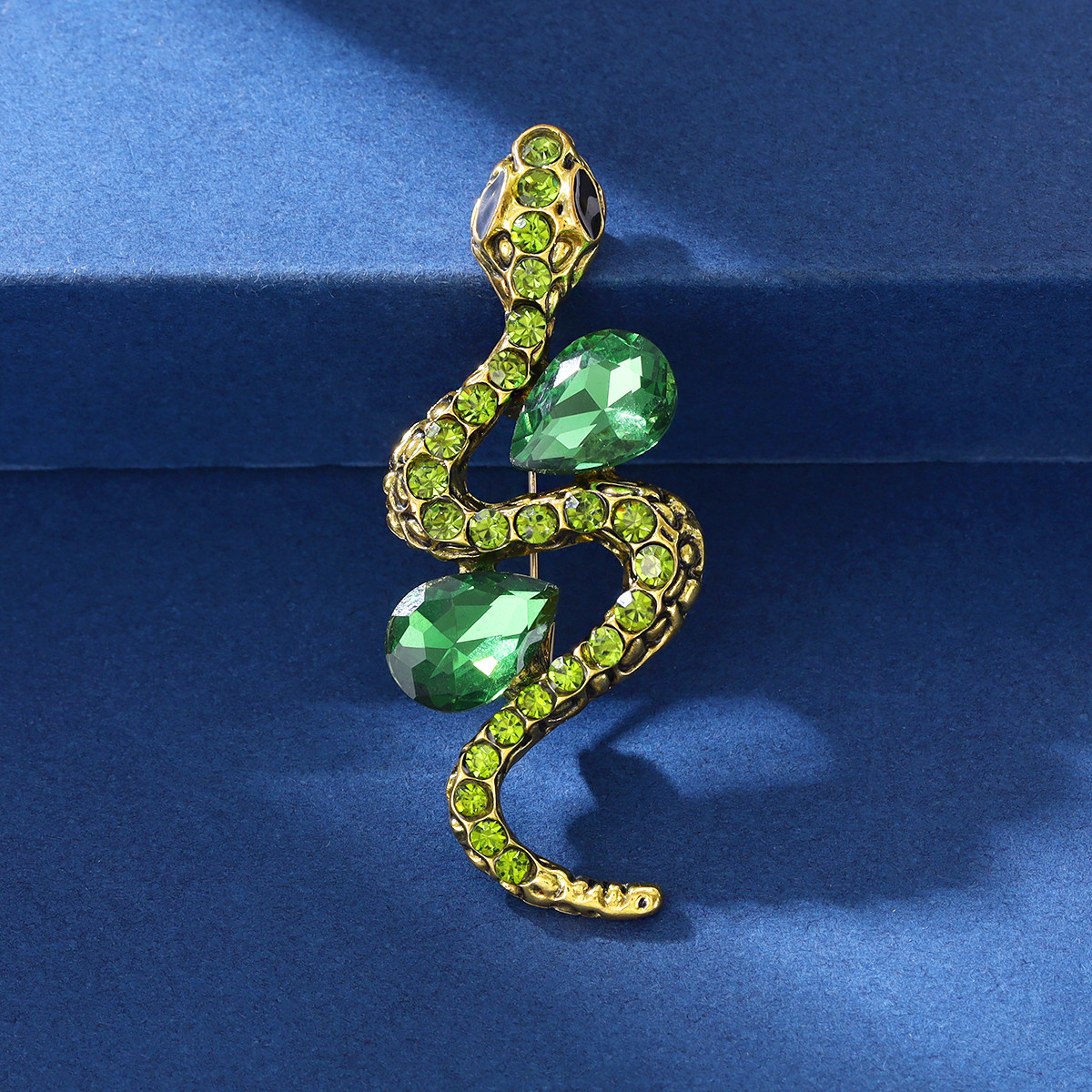水滴绿钻本命年十二生肖灵蛇胸针