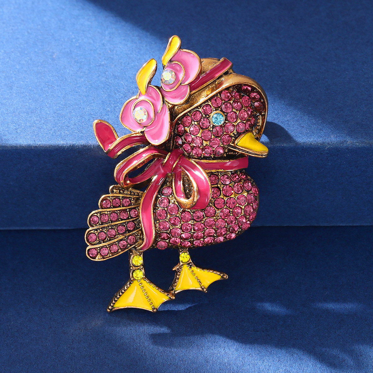 复古满钻粉色鸭子胸针卡通可爱动物服装配饰胸花时尚创意西装别针,饰品/流行首饰/时尚饰品新,胸针,淘宝优惠券,粉丝福利购,淘宝优惠卷