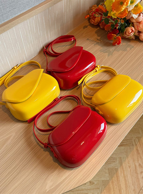 【镜面糖果色贝壳包】可爱百搭四色斜挎纯色小包亮面单肩手机包女