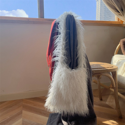 现货！可爱白色卷卷毛斜挎包 2025秋冬百搭单肩包大容量毛绒女包