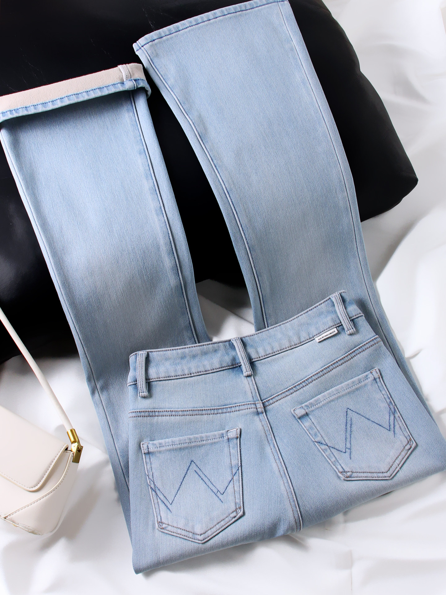 浅蓝色加绒微喇牛仔裤女高腰2025新款秋冬覆古水洗显瘦修身马蹄裤