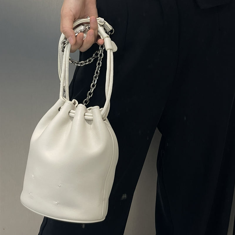 欧洲站真皮女包单肩斜挎马吉拉MM6牛皮水桶包时尚百搭抽绳链条包