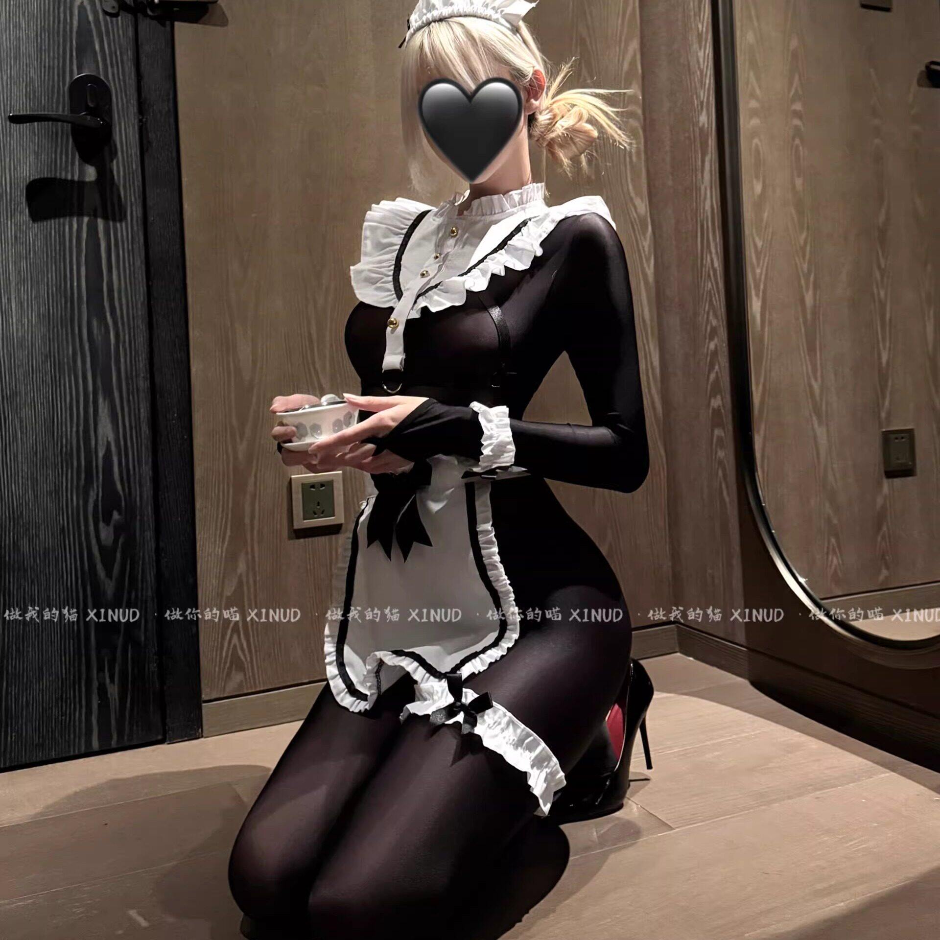 做你的猫：主人喘息*俏皮可爱cos油亮黑丝小女仆性感制服连体套装